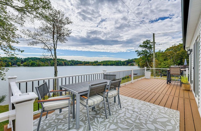 Hooked on Nature: Waterfront Thompson Retreat