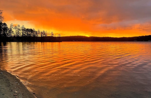 Lake Winnisquam 4BR/3.5BA- Year-Round Fun for Families and Groups