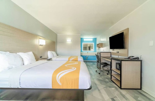 Budget-Friendly Unit Near Palmer Ranch & Restaurants