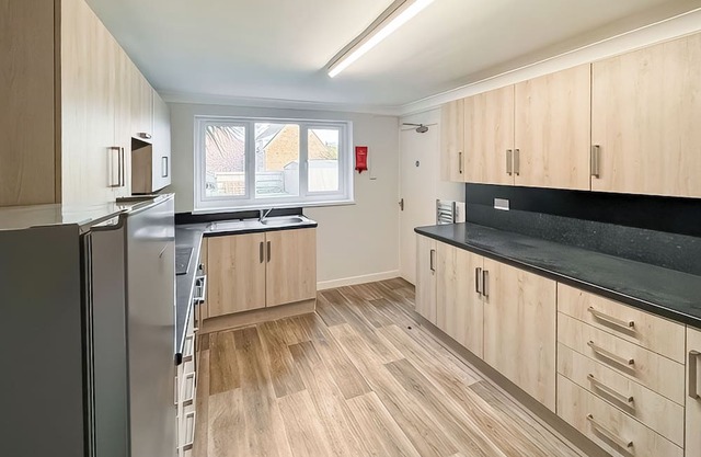 5 bedroom accommodation in Spalding