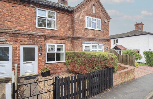 CONISHOLME, pet friendly, country holiday cottage in North Thoresby