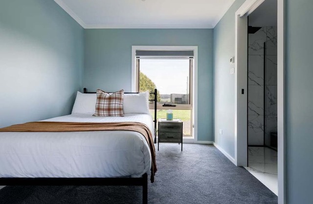 Melrose Retreat with Court Access