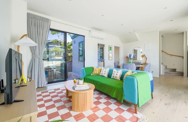 Lovely 3-BR Home in Long Bay Near Beaches & Albany