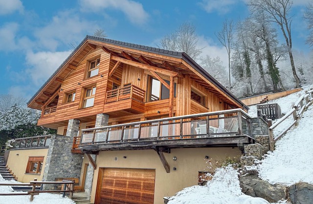 Luxurious 6-Bed Samoëns Chalet with Pool, Hot Tub & Stunning Mountain Views