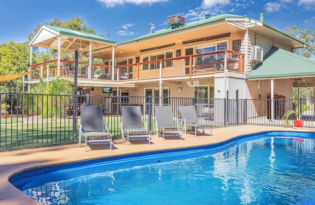 Paro's Landing Murray Riverfront Holiday Property Echuca & Private boat mooring.