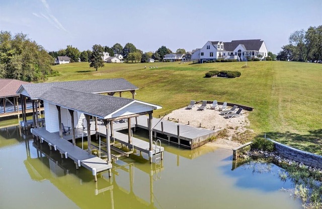Crescent Cove: Luxury Lake Anna Retreat for 18 with Sandy Beach & Hot Tub