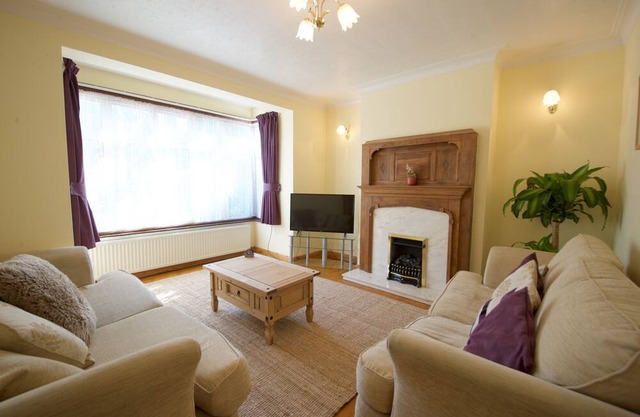 Great Deal Beautiful 3 Bedroom House London