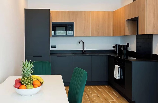 North London 1-Bed Apt, Sleeps 2, 1 Min to Tube