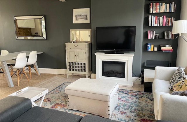 Bright 3 bedroom design flat with terrace