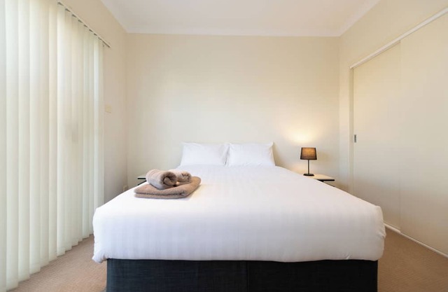 Muswellbrook Villa 1 - Spacious, Comfy, Full Amenities - Shared Garden and Pool