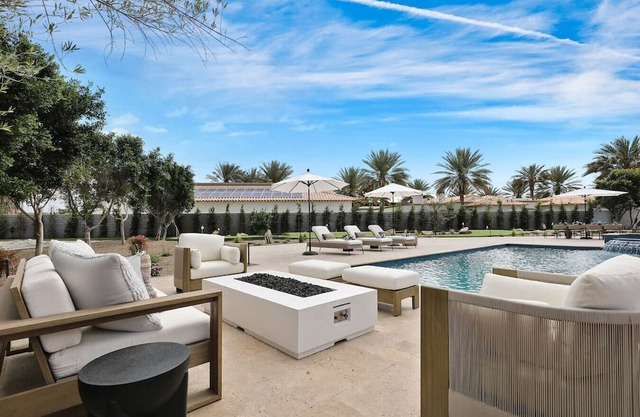 Large Estate Book 4 get 1 free night Vly Pkl BBall Games