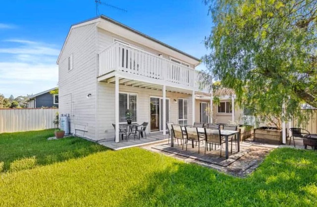 Great Family & Pet Friendly Home - Walk to Beach