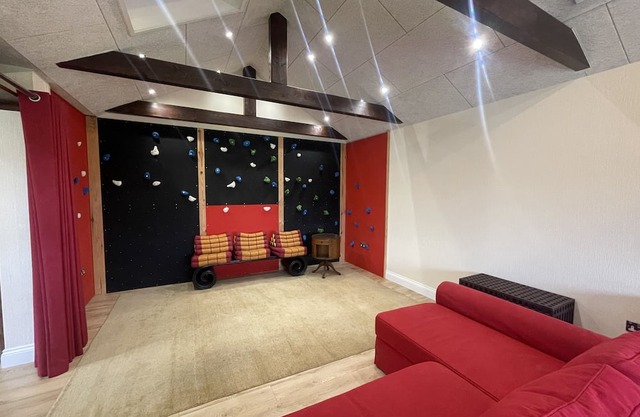 Magnificent Getaway - Tennis, Climbing & More!