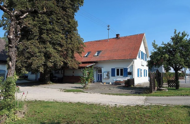 Fitters' apartment with plenty of space and parking facilities