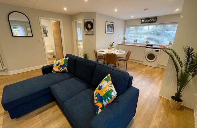 Luxury new-build house nr Science & Business parks