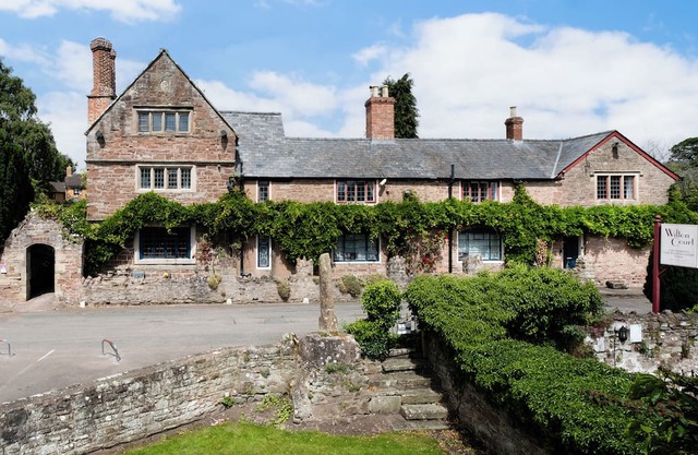 Picturesque Elizabethan Court