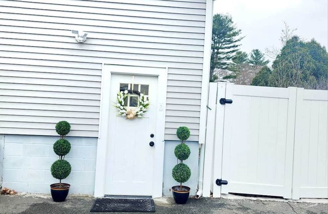 Cozy studio with AC near Stonehill College in charming Brockton