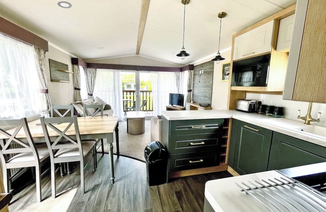 2 bedroom accommodation in Abbots Salford, Evesham