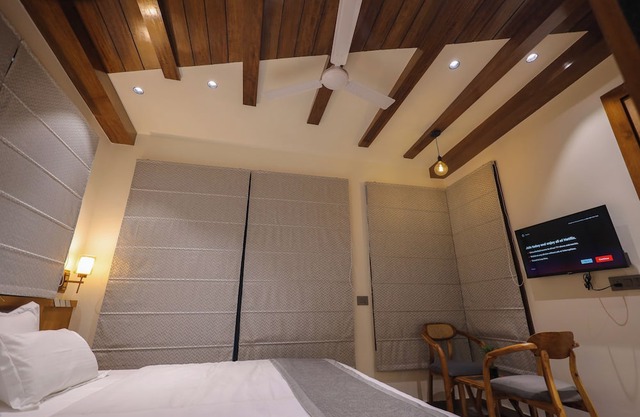 Spacious building in charming Mathura with WiFi, AC