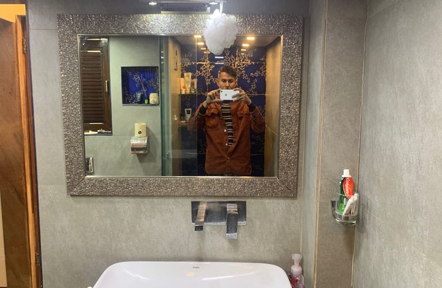 Cozy Top-Floor Apartment with Sea Breeze