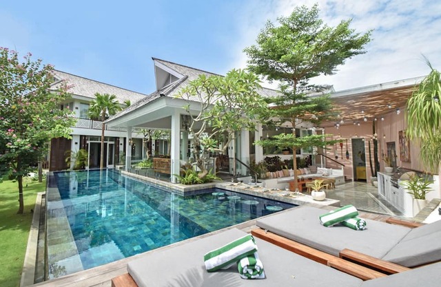 Adnaisak Estate - Twelve Bedroom Villa, Sleeps 24