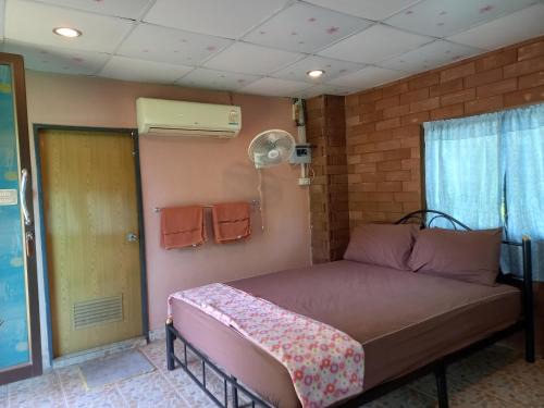 เนินอิ่มเอมโฮมเสตย์