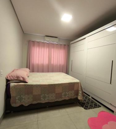 Quarto com piscina