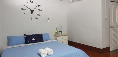 REINDEER HOUSE Wat Chedi